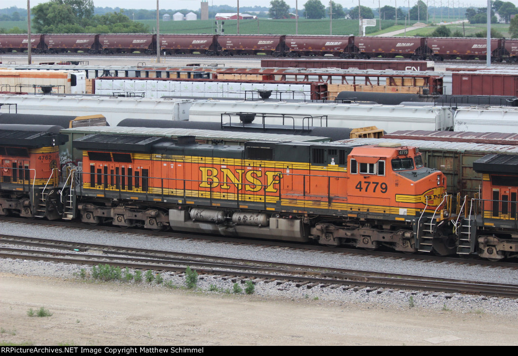 BNSF 4779